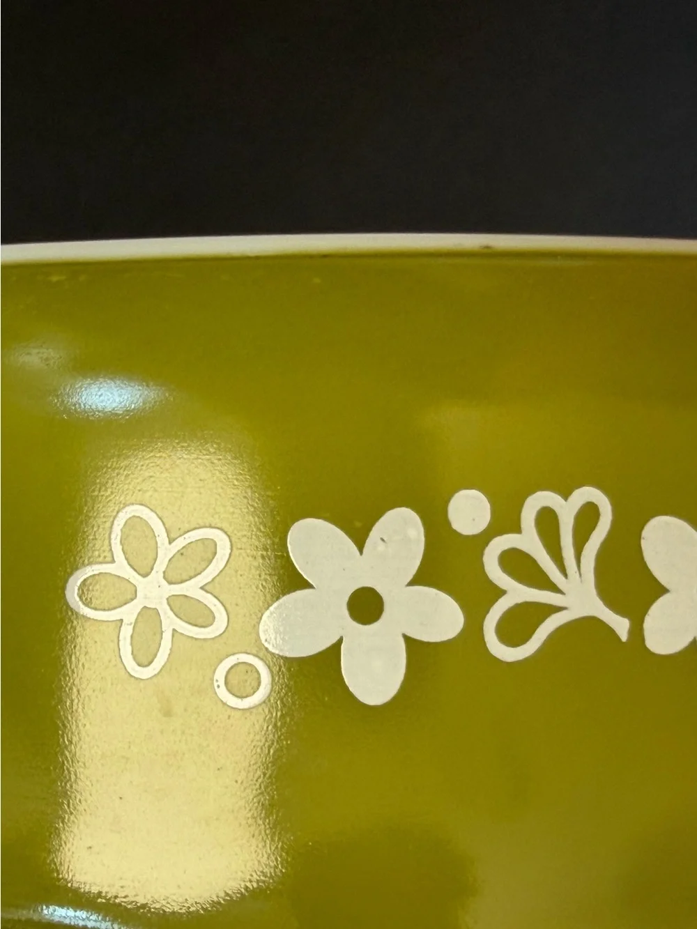 Vintage Avocado Green Spring Blossom Pyrex 1.5QT Covered Casserole